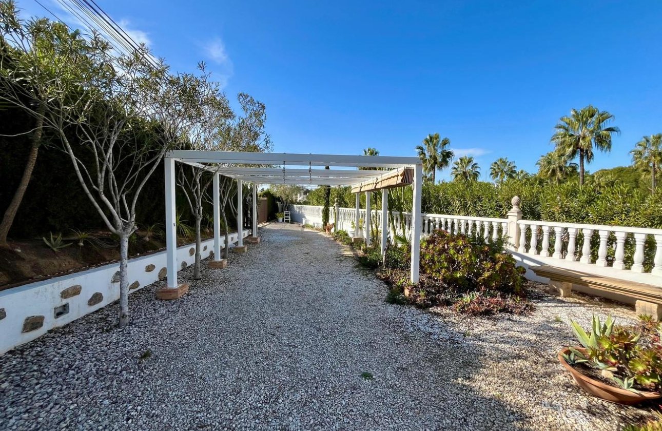 Resale - Villa - Villamartin