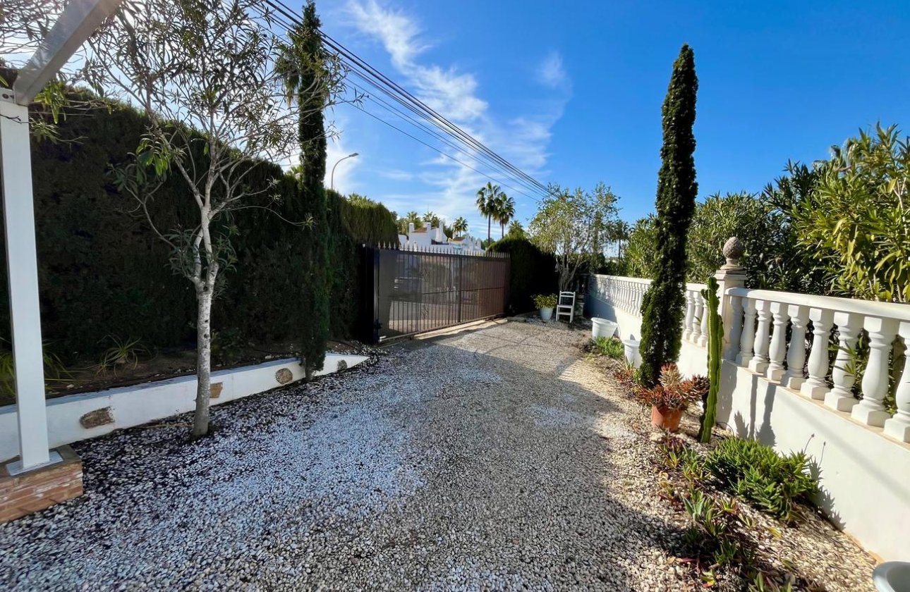 Resale - Villa - Villamartin