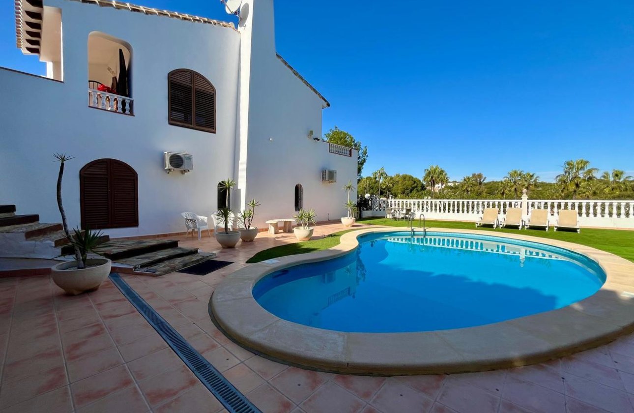 Resale - Villa - Villamartin