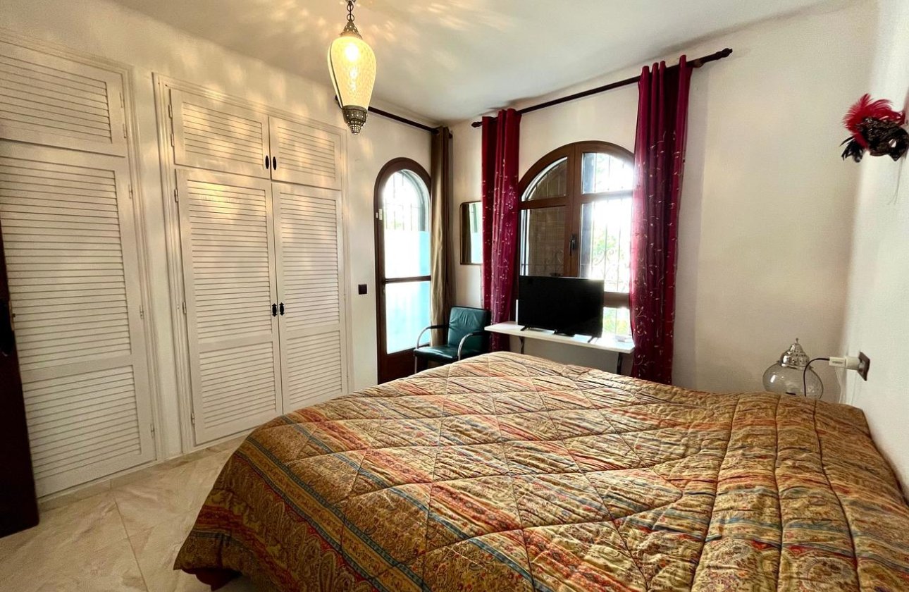 Resale - Villa - Villamartin