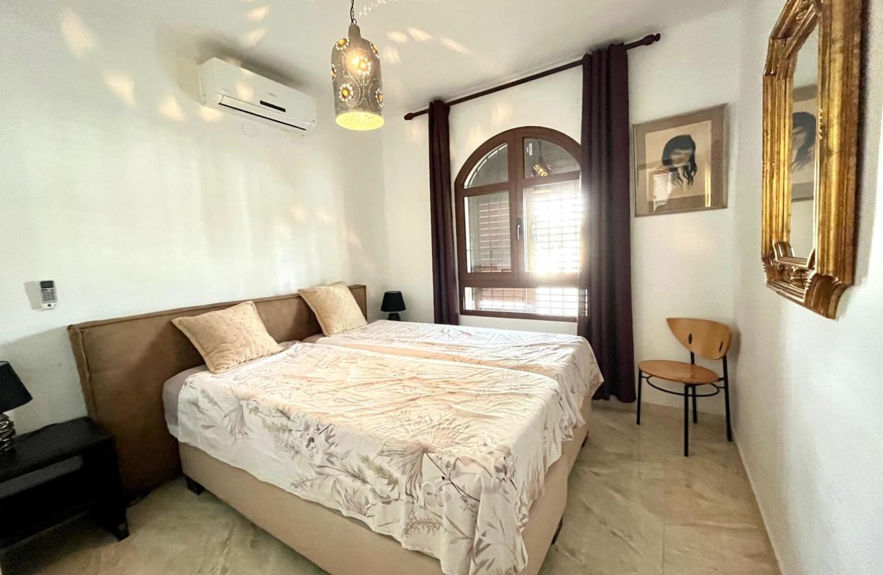 Resale - Villa - Villamartin