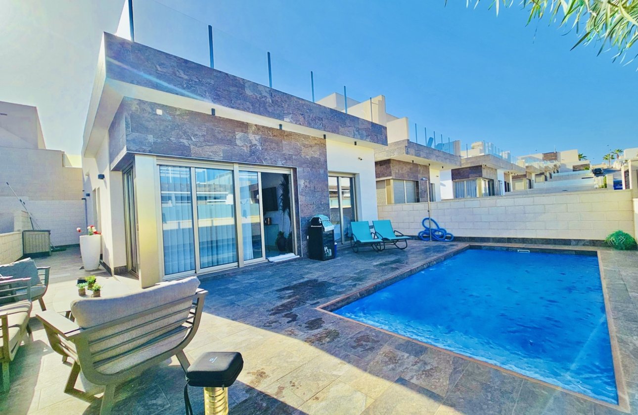 Resale - Villa - Villamartin