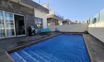 Resale - Villa - Villamartin