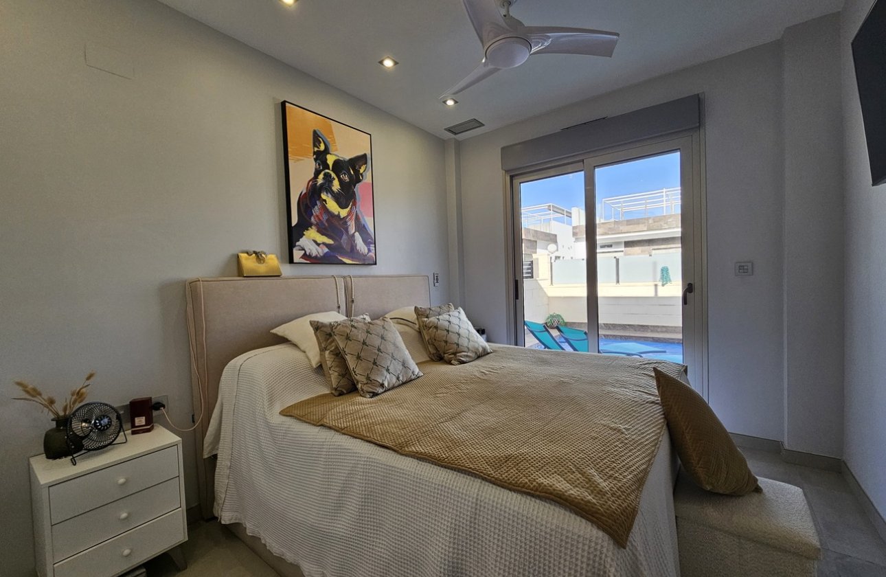 Resale - Villa - Villamartin