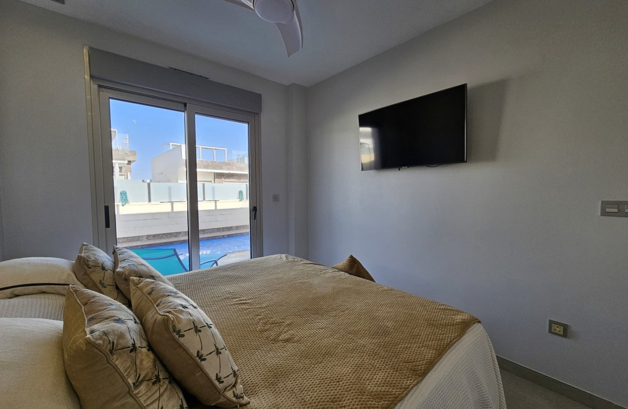 Resale - Villa - Villamartin