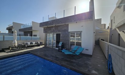 Resale - Villa - Villamartin
