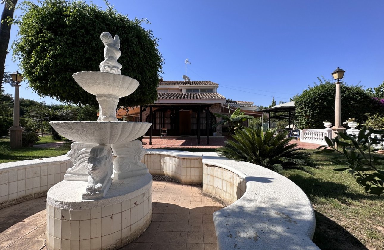 Resale - Villa - Elche