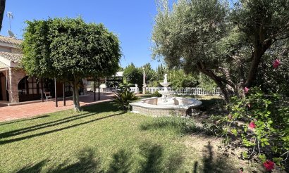Resale - Villa - Elche