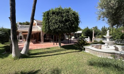 Resale - Villa - Elche
