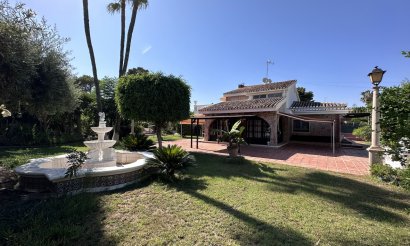 Resale - Villa - Elche