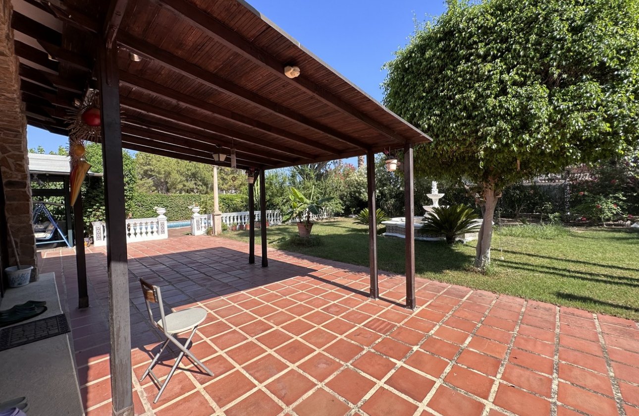 Resale - Villa - Elche