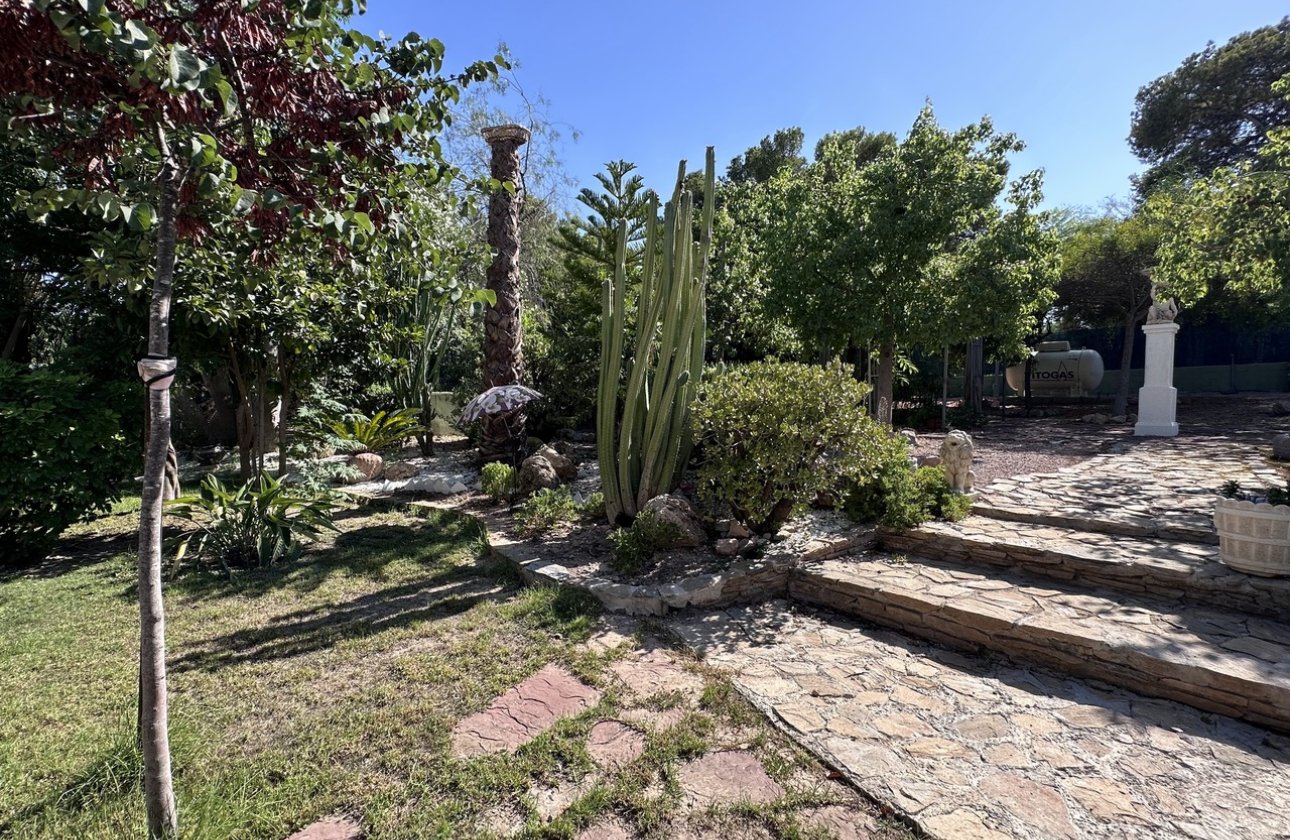 Resale - Villa - Elche