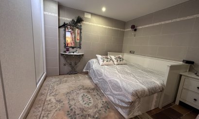 Resale - Villa - Elche