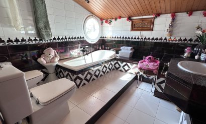 Resale - Villa - Elche