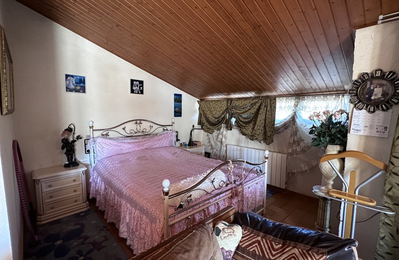 Resale - Villa - Elche