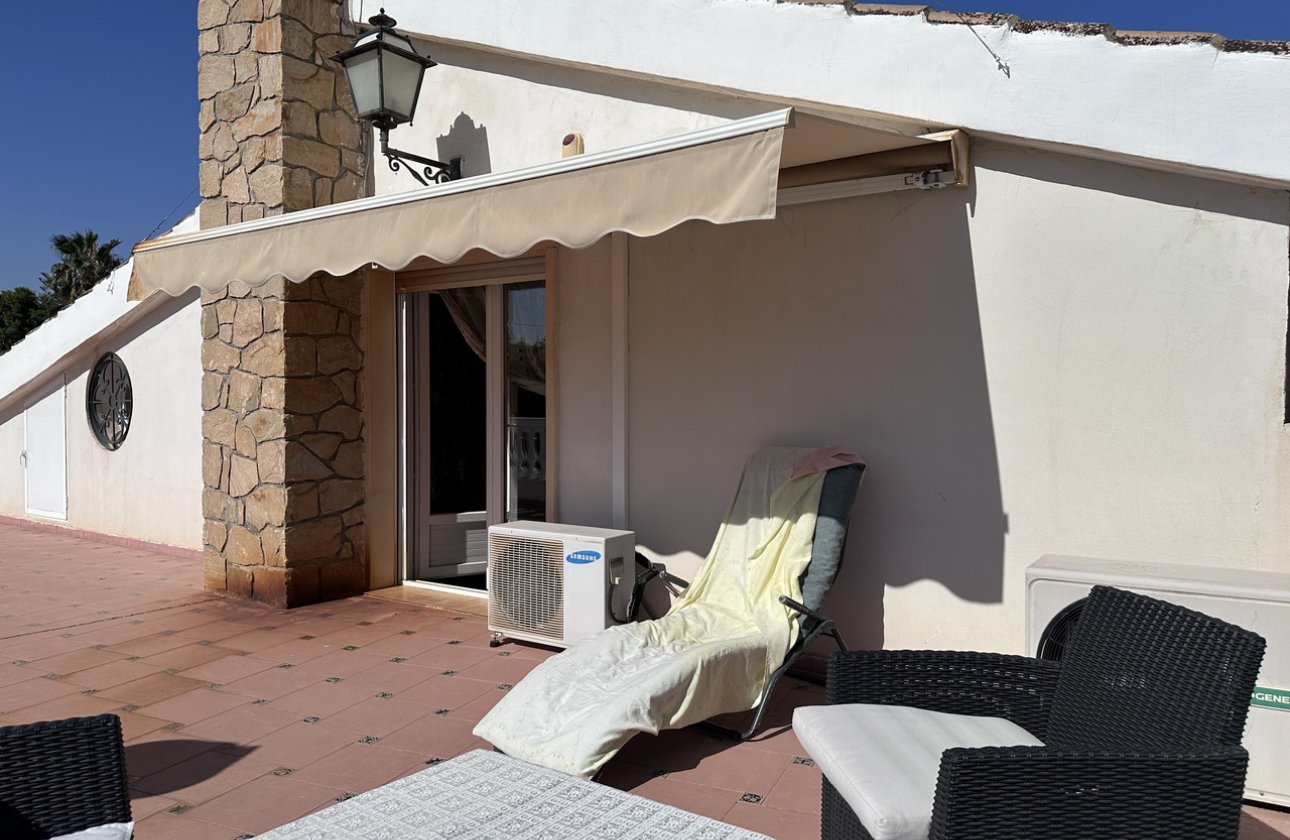 Resale - Villa - Elche