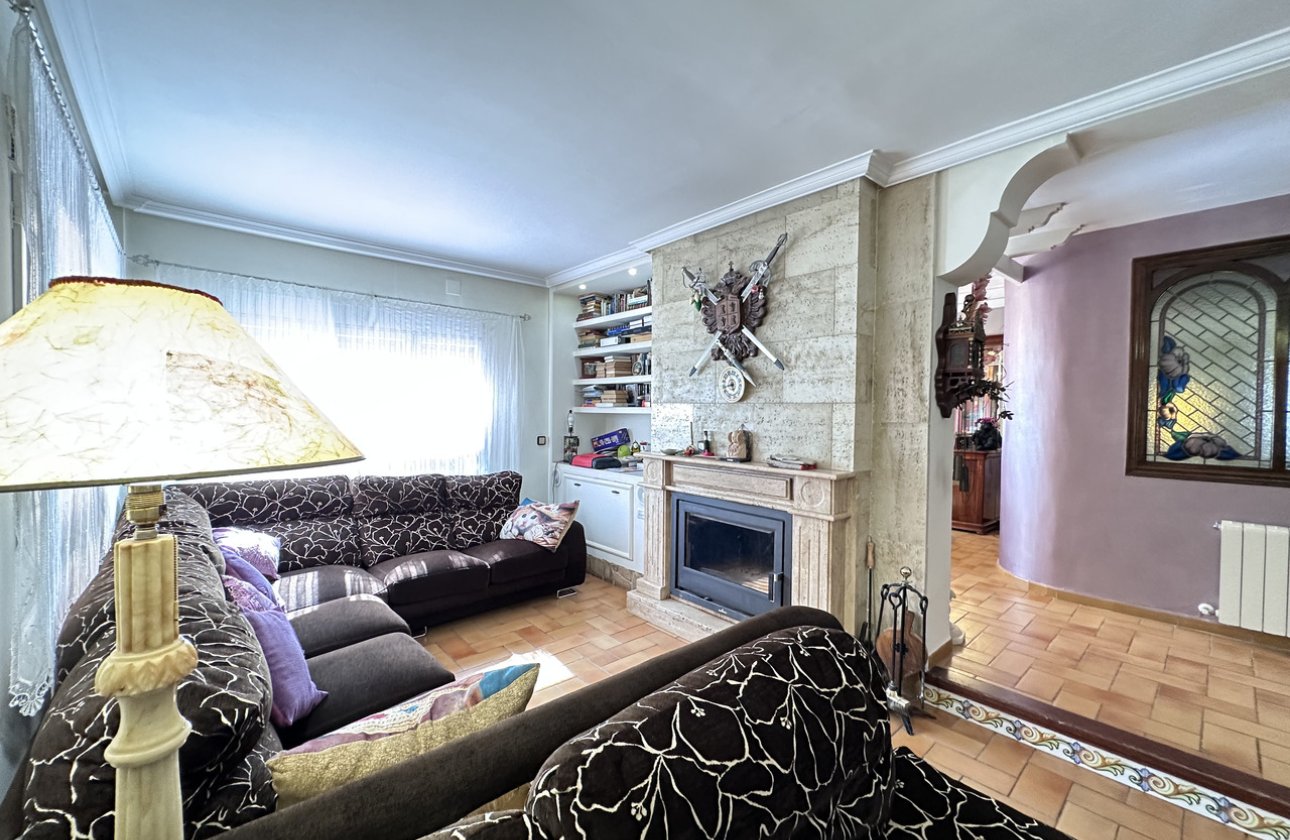 Resale - Villa - Elche