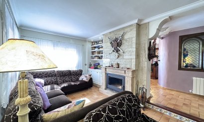 Resale - Villa - Elche