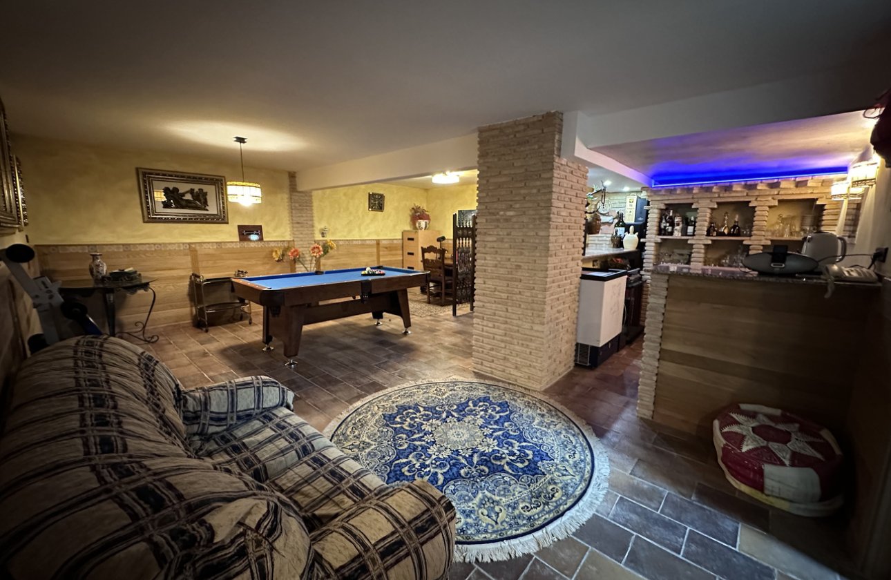 Resale - Villa - Elche