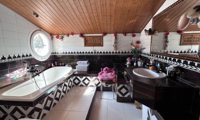 Resale - Villa - Elche