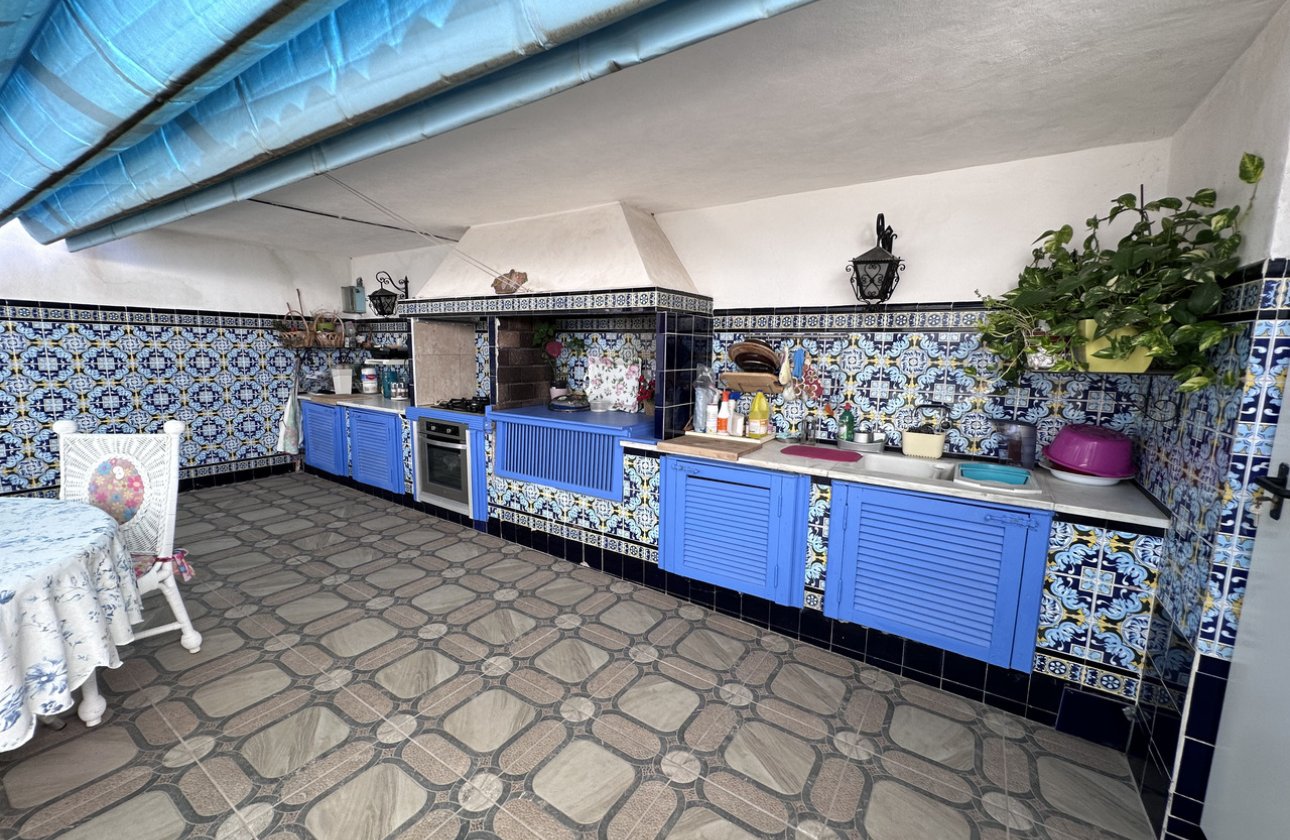 Resale - Villa - Elche