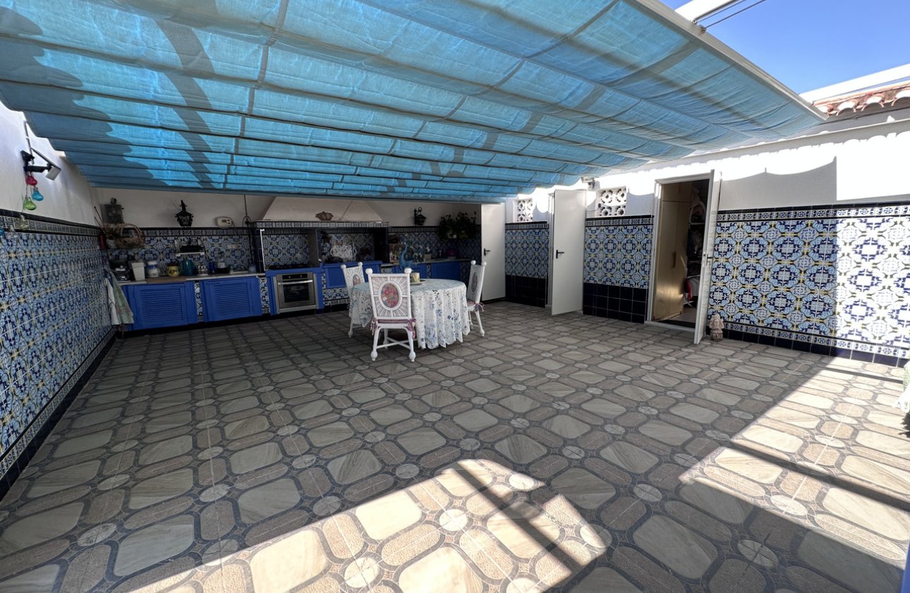 Resale - Villa - Elche