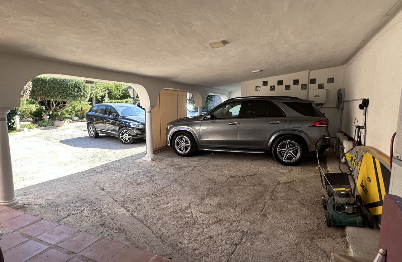 Resale - Villa - Elche