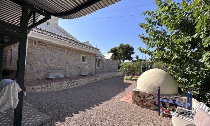 Resale - Villa - Elche