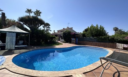 Resale - Villa - Elche