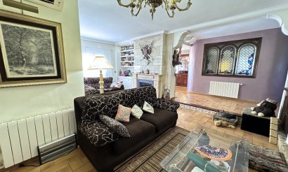Resale - Villa - Elche