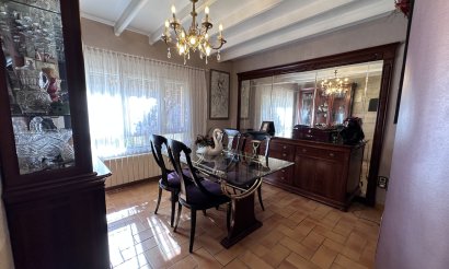 Resale - Villa - Elche