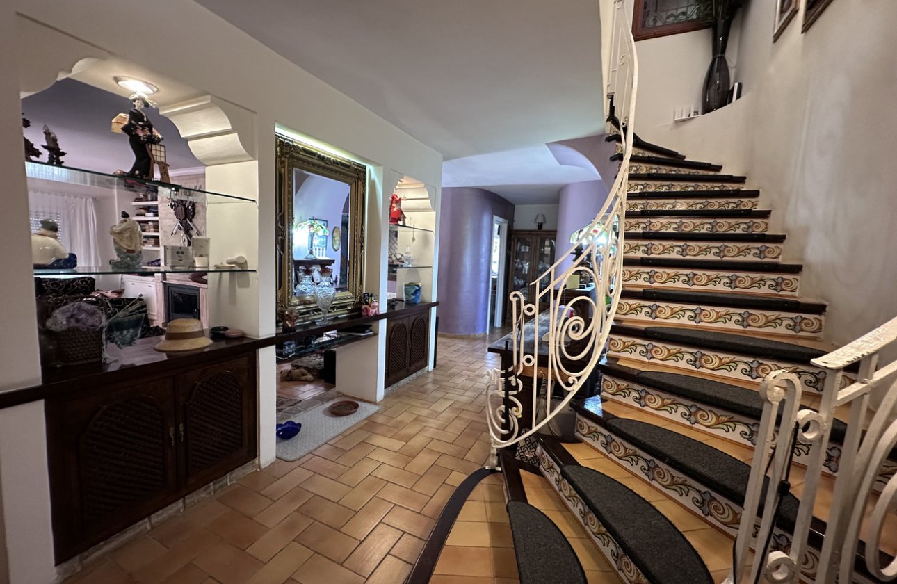 Resale - Villa - Elche