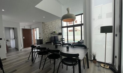 Resale - Villa - Los Altos