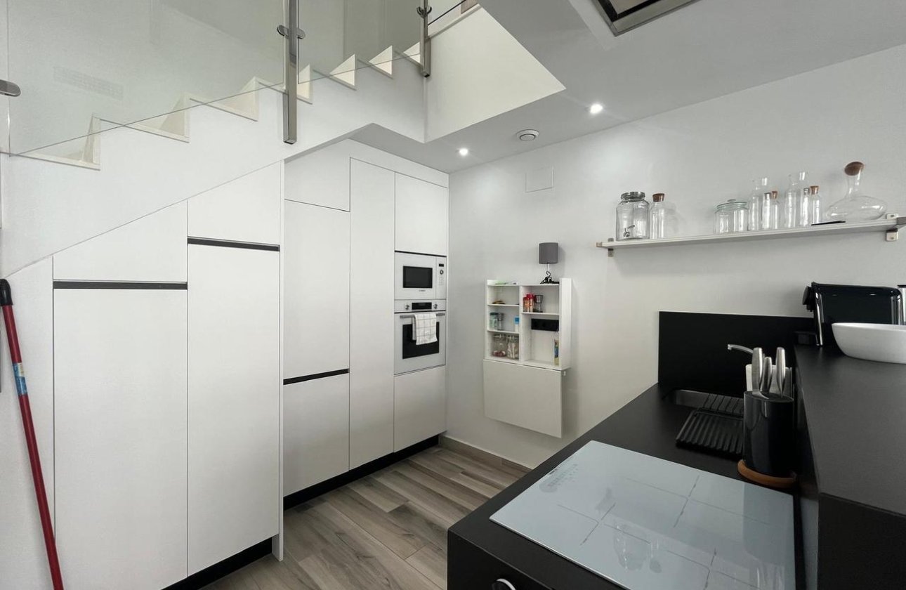 Resale - Villa - Los Altos