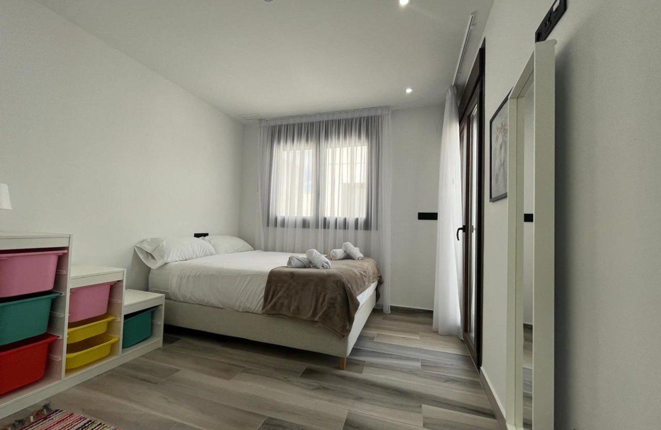 Resale - Villa - Los Altos