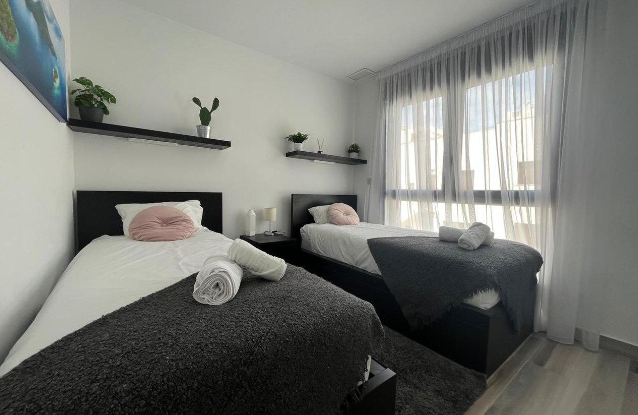 Resale - Villa - Los Altos