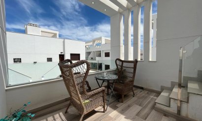 Resale - Villa - Los Altos