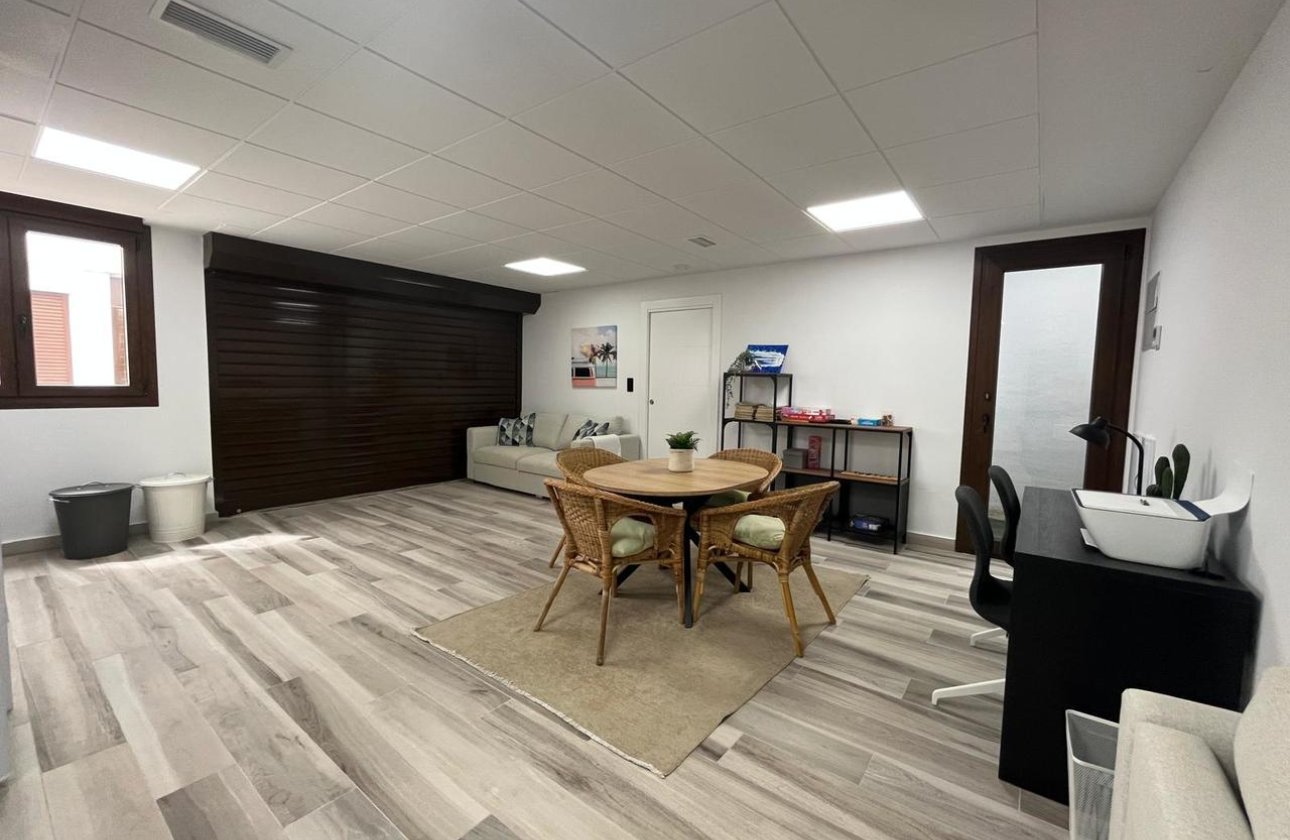 Resale - Villa - Los Altos