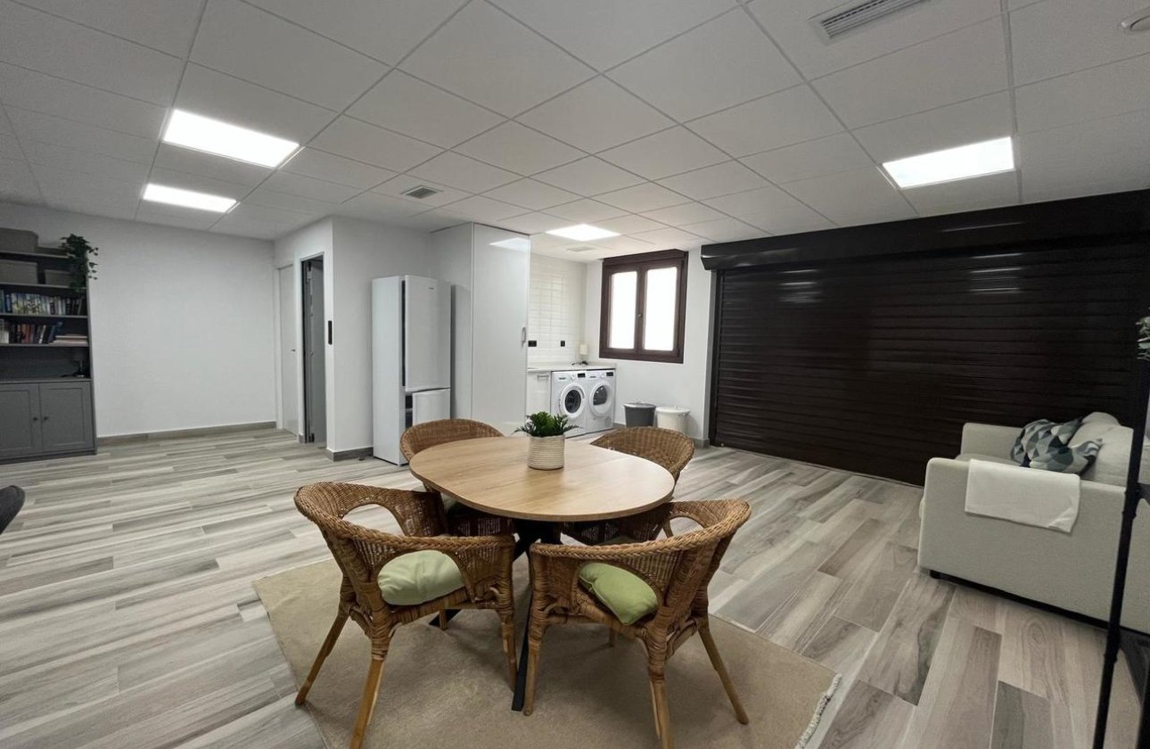 Resale - Villa - Los Altos