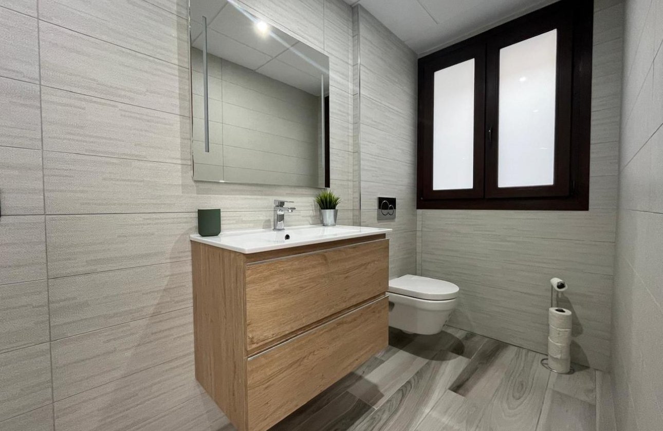 Resale - Villa - Los Altos