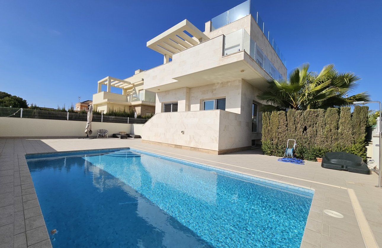 Resale - Villa - La Zenia
