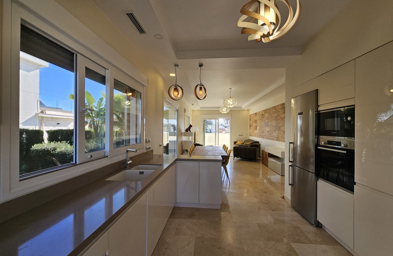 Resale - Villa - La Zenia