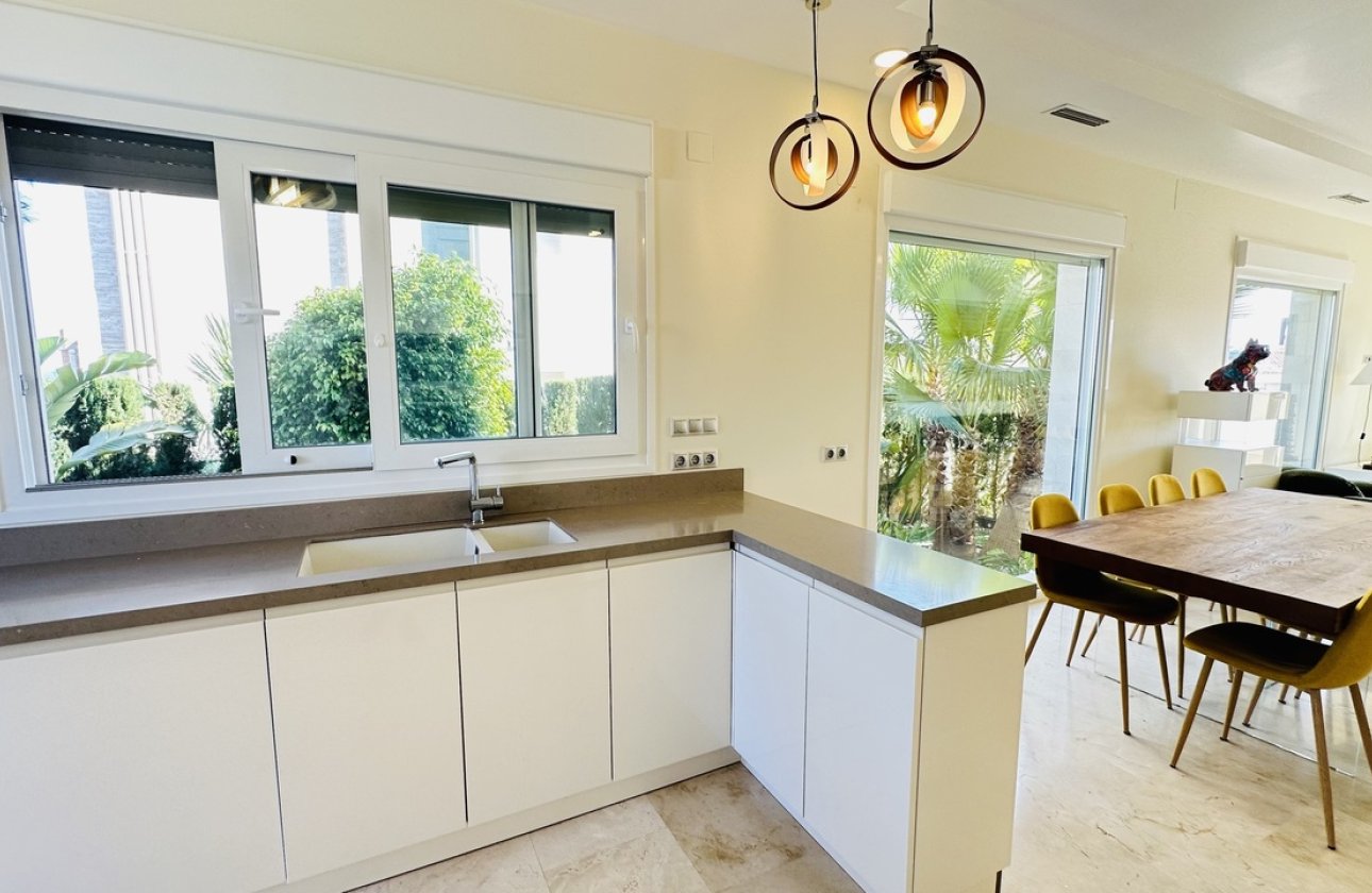 Resale - Villa - La Zenia