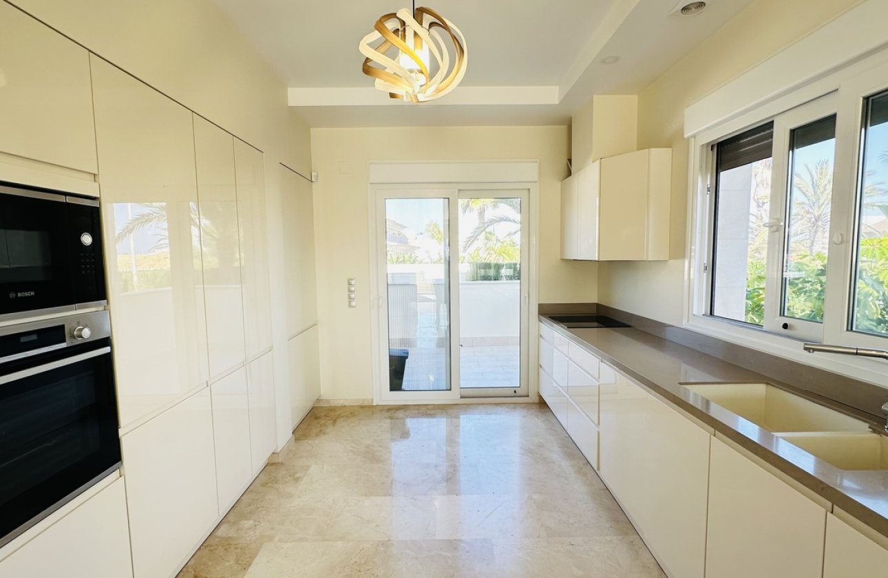 Resale - Villa - La Zenia