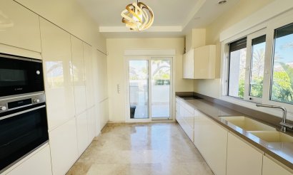 Resale - Villa - La Zenia