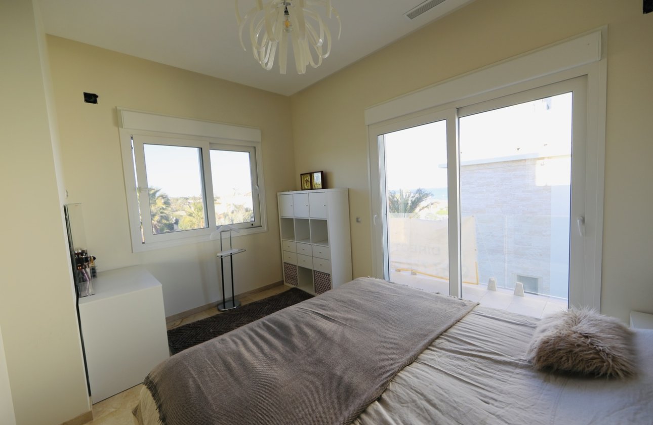 Resale - Villa - La Zenia