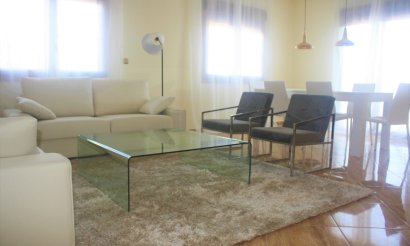 Resale - Villa - Los Altos