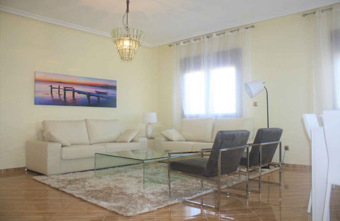 Resale - Villa - Los Altos
