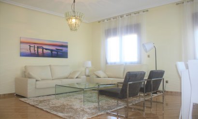Resale - Villa - Los Altos