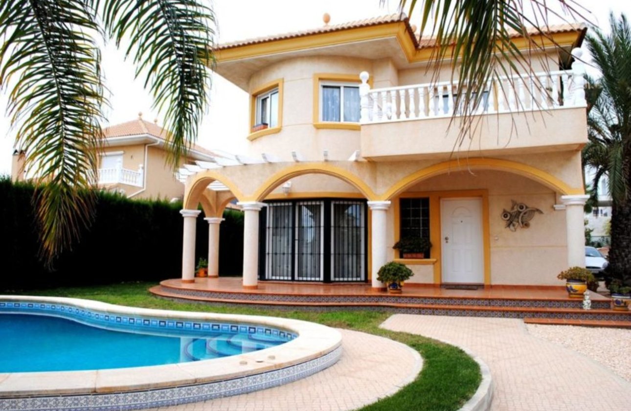 Resale - Villa - La Zenia